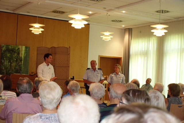 24.6. Theaterstück “Vorsicht Betrüger”